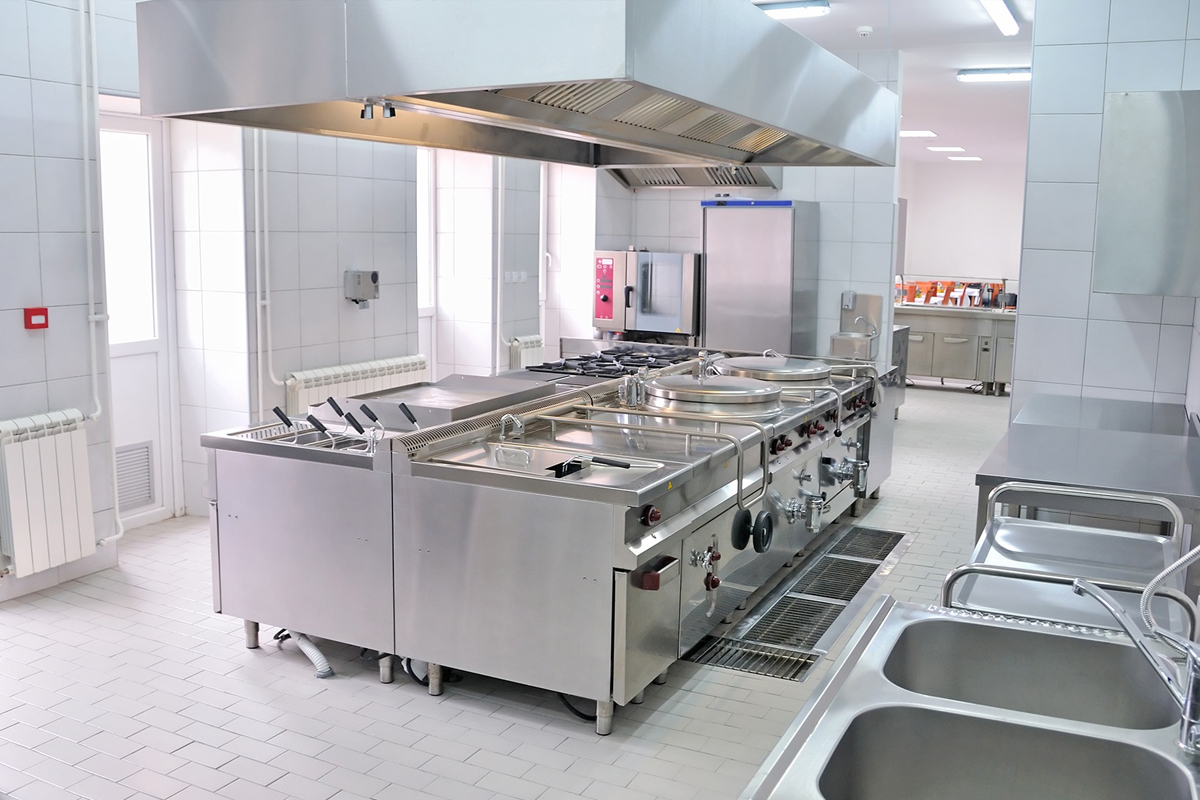 تجهیزات استیل آشپزخانه صنعتی؛ انتخابی هوشمندانه برای آشپزخانه‌های مدرن