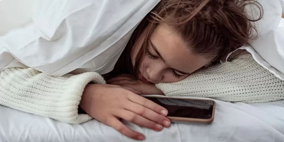 کم خوابی منجر به افسردگی در نوجوانان می شود.
